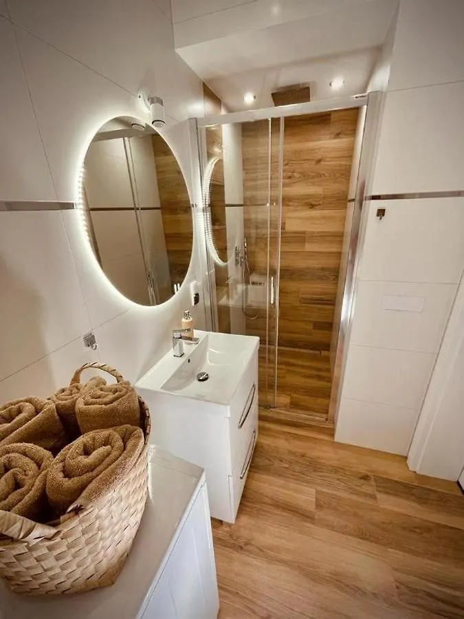 Mariacki Apartment By Vsi Krakow